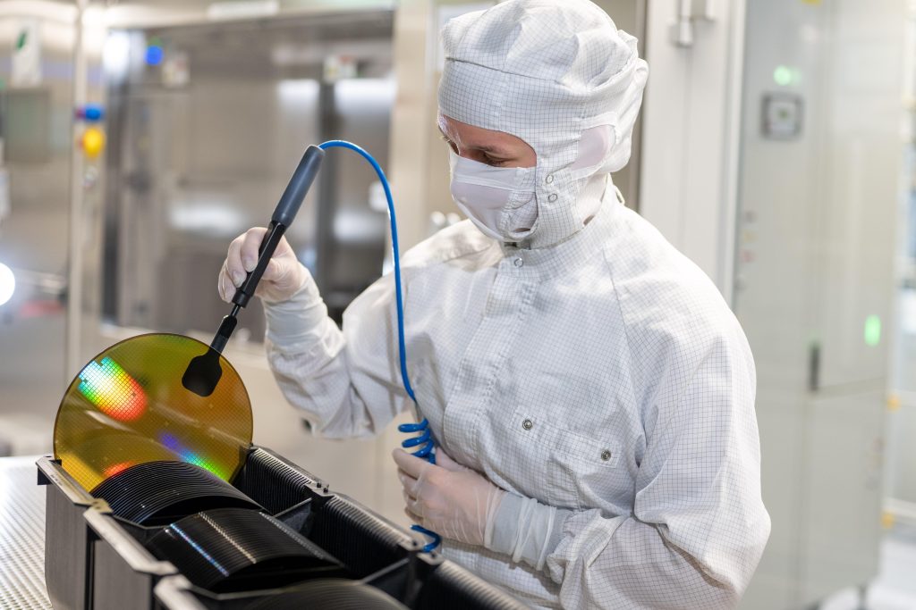 Semiconductor wafer inspection in a cleanroom